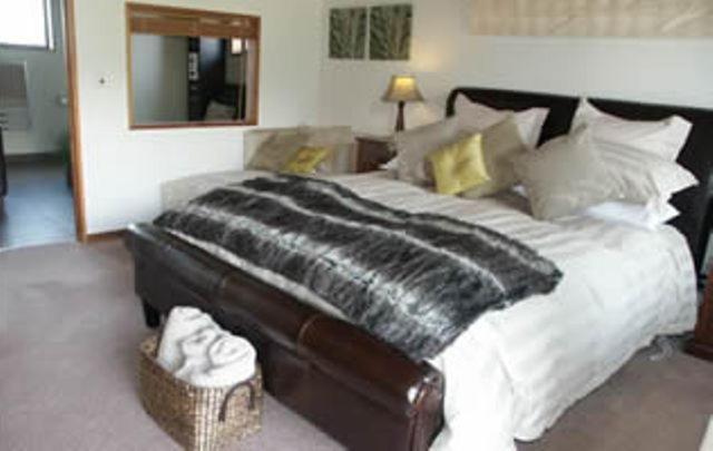 Glenorchy Lake House Room photo